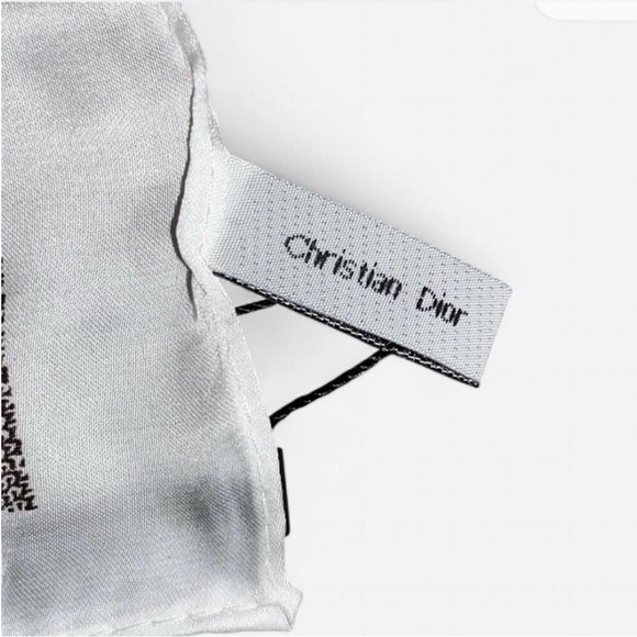 Dior Elegant Gray and Black Scarf - Picture 2 of 2